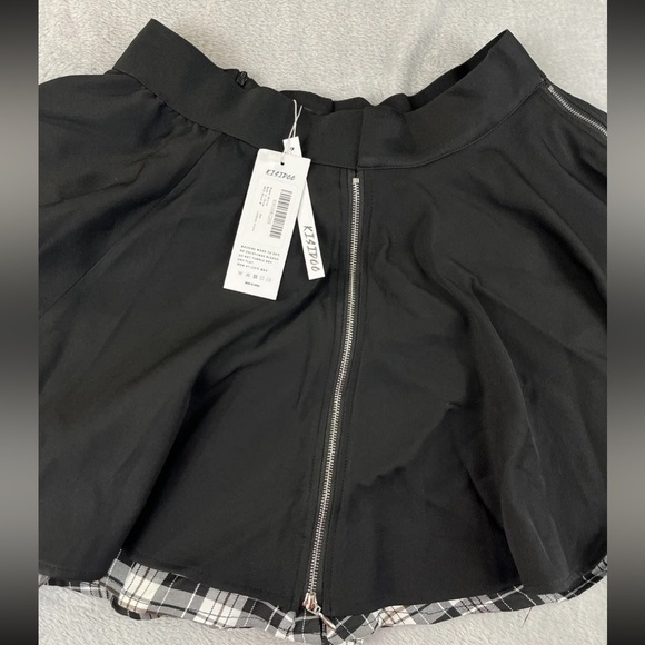 Kisidoo Women's black full zip short skirt size medium - Picture 3 of 6